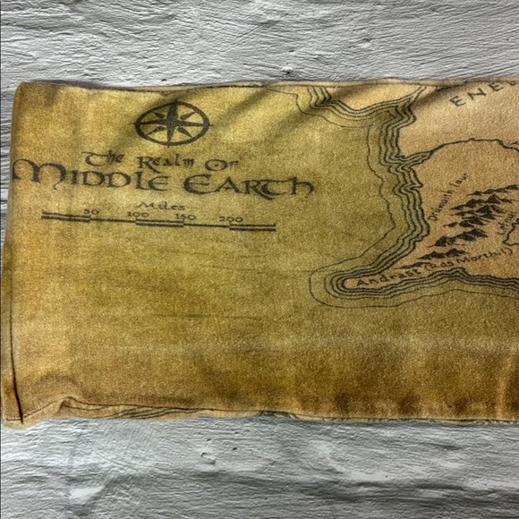 Lord Of The Rings Map Infinity Scarf - Picture 4 of 10